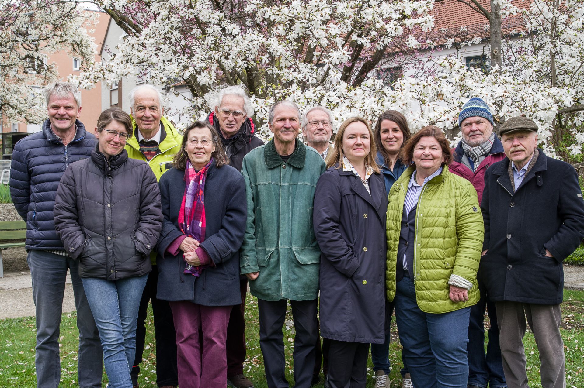 Von links: Theo Saßen (Kassenprüfer), Uschi Plath (Schriftführerin), Paul Reisbacher (Beisitzer), Lore Rüggemann (Kassiererin), Lothar Büch (Stellvertr. Vorsitzender), Johannes Enzler (Vorsitzender), Olga Ustinin (Beisitzerin), Verena Fischer (Delegierte), Christine Kamm (Beisitzerin), Walter Mergner (Beisitzer), Eberhard Pfeuffer (Beisitzer). Es fehlt: Christoph Asmalsky (Beisitzer)